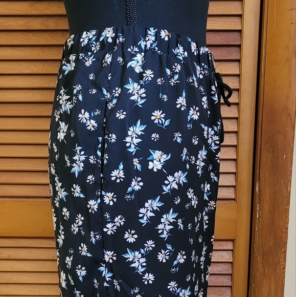 NWOT Daisy Floral Pants Size 2XL (Shein Plus) - Picture 7 of 12